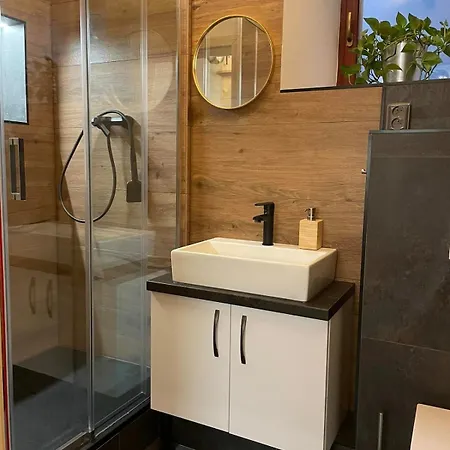 شقة Wllnss S Privatni Virivkou